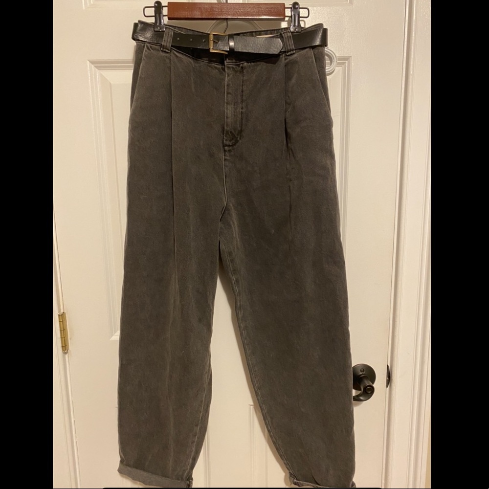 Baggy jeans with belt